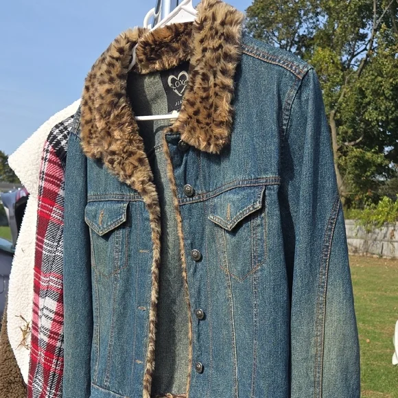 Leopard Faux Fur Collar Denim Jacket - Picture 2 of 3